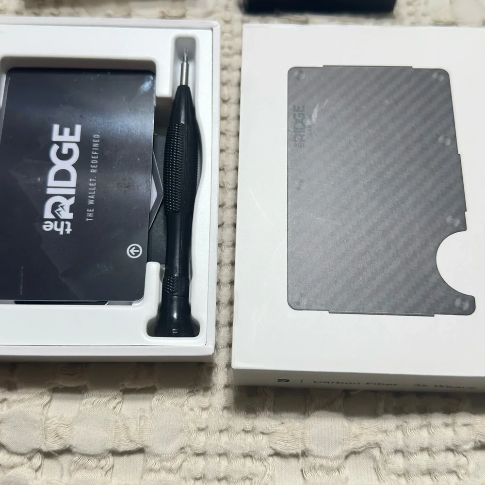 Ridge Carbon Fiber Wallet 3k weave and air tag money clip** carbon fiber
